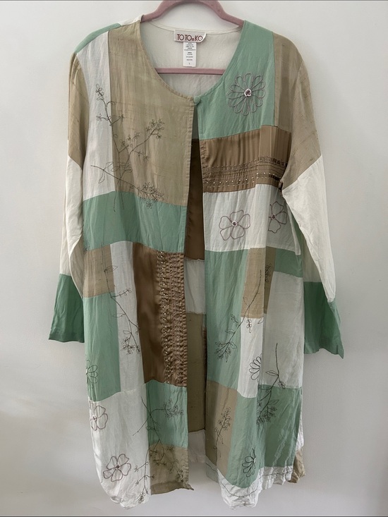 TOTOnKO Tops - Vintage TOTOnKO Patchwork Silk/Linen Jacket Embroidered Floral Artsy Lagenlook